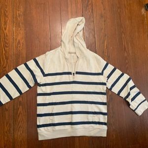 This is a size XL (14/16) kids, nice for layering, has hoodie, zipper at the top